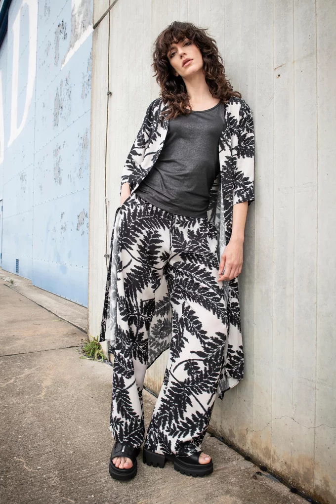 Modell aus der Simclan-Kollektion Spring Summer 2025