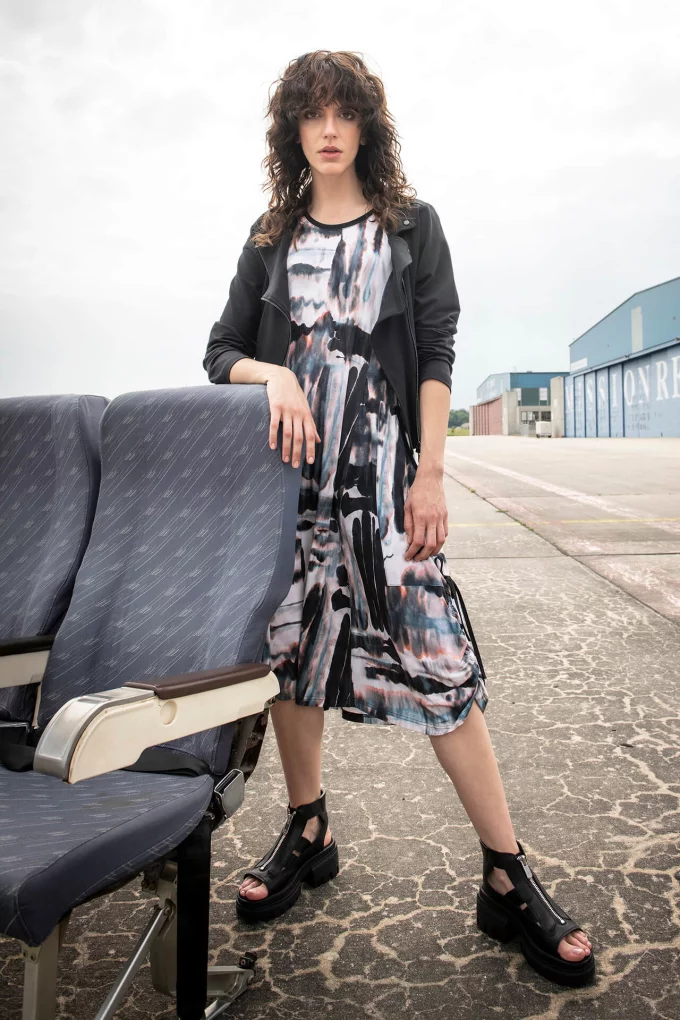 Modell aus der Simclan-Kollektion Spring Summer 2025