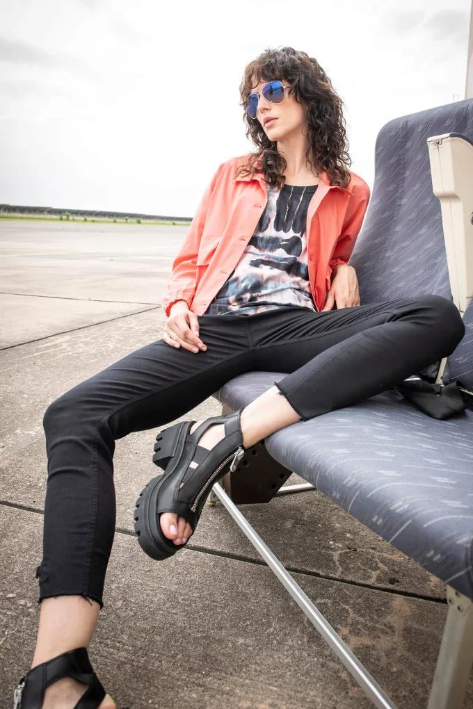 Modell aus der Simclan-Kollektion Spring Summer 2025