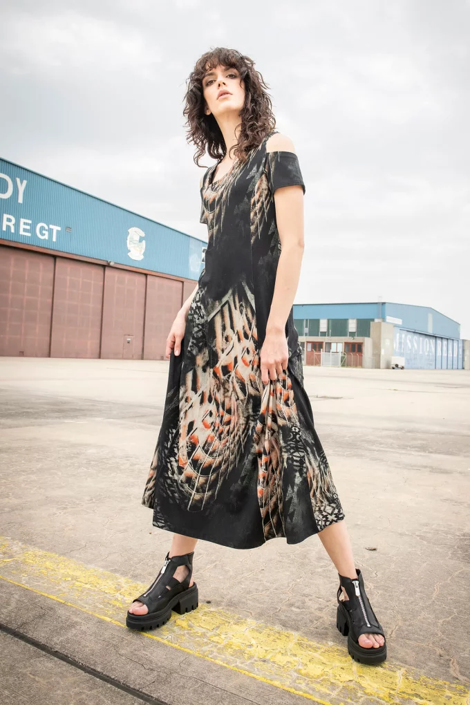Modell aus der Simclan-Kollektion Spring Summer 2025