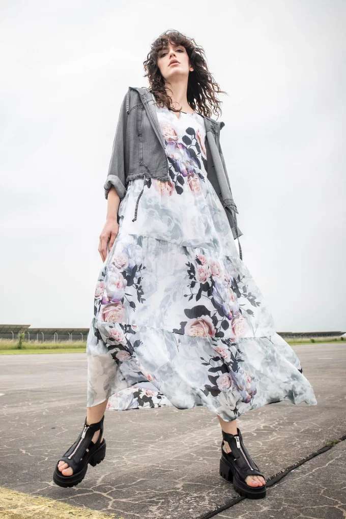 Modell aus der Simclan-Kollektion Spring Summer 2025